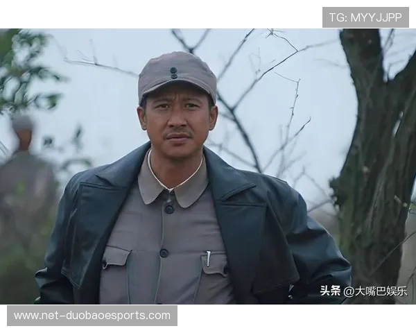 《怪人足球星的逆袭之路从底层到巅峰的精彩传奇》 《怪人足球星的逆袭之路从底层到巅峰的精彩传奇》