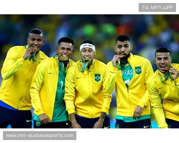 足球传奇人物的崛起与荣耀：一场关于梦想、奋斗与成就的纪录片