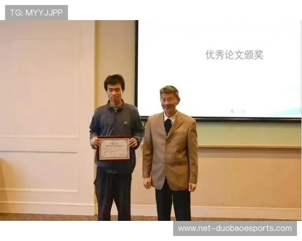 足球天才鸭子逆袭传奇：从池塘到绿茵场的奇迹之路